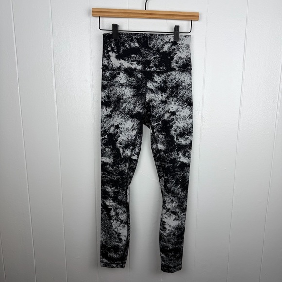 lululemon athletica Pants - Lululemon Wunder Under Hi Rise Leggings Black White Speckle Size 6